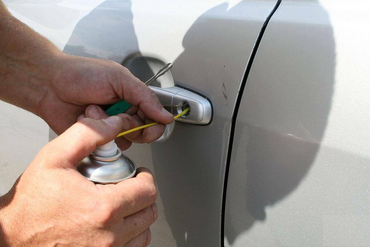 Фото работ по вскрытию авто